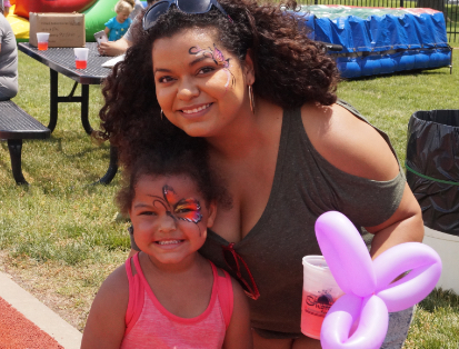 Employee with daughter at BlueFest appreciation picnic