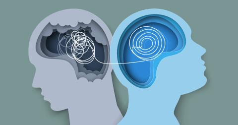illustration of the inside of two peoples' heads - one with organized thoughts and the other with disorganized thoughts
